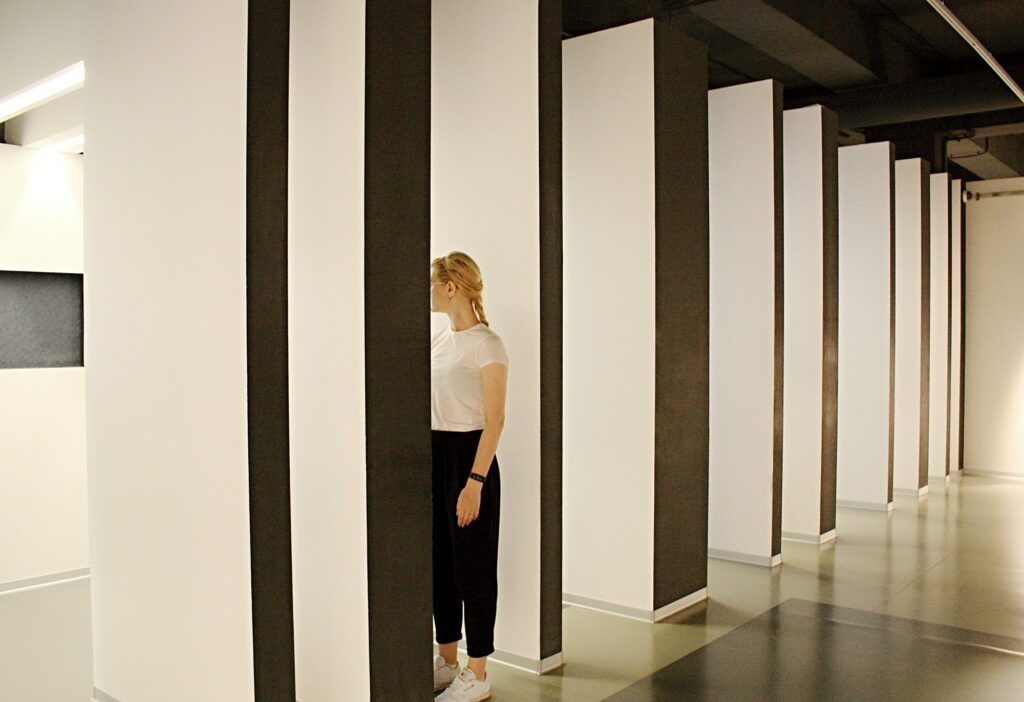 Girl at the gallery of modern art with black and white columns